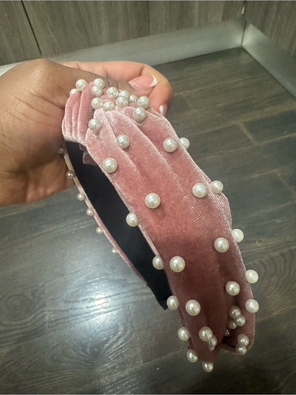 Pearl-Embellished Pink Velvet Knotted Headband - Picture 3 of 5